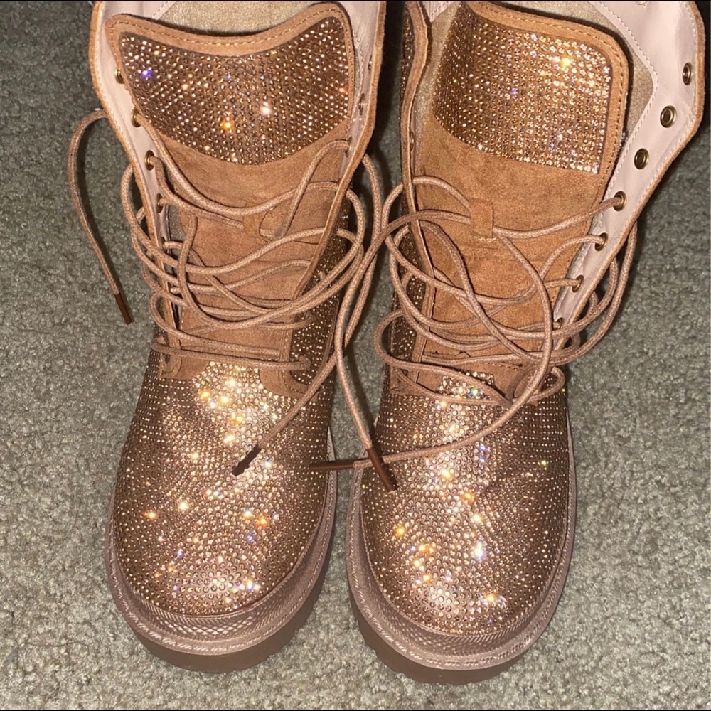 Bronze boots stylish for fall 🤩 yassssss